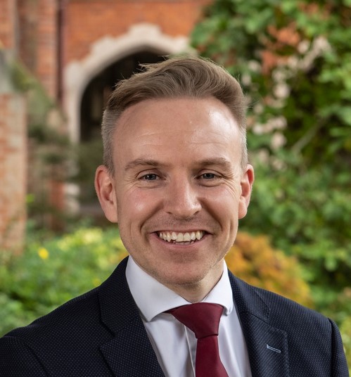 Dr Ryan J Feeney